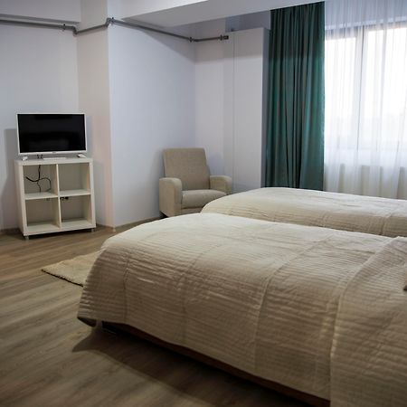 Hotel La Casa Centrale Bukares Bagian luar foto