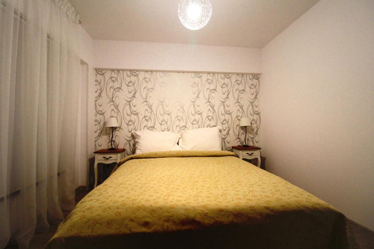 Hotel La Casa Centrale Bukares Bagian luar foto