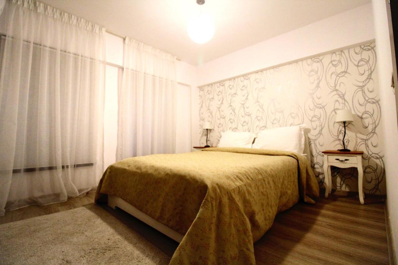 Hotel La Casa Centrale Bukares Bagian luar foto